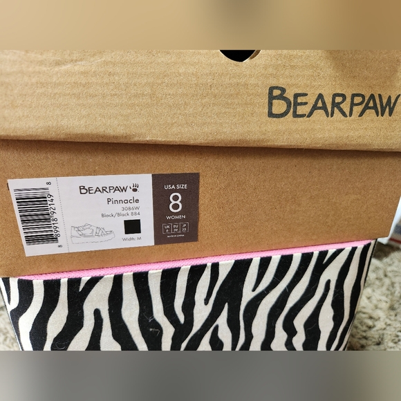 NIB Bearpaw Pinnacle Sandal - Picture 9 of 9